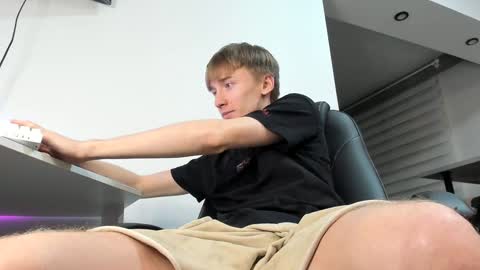 vibemygirl online show from January 28, 12:00 pm