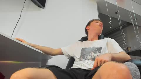 vibemygirl online show from February 6, 1:10 pm