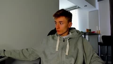 vibemygirl online show from March 9, 7:45 am