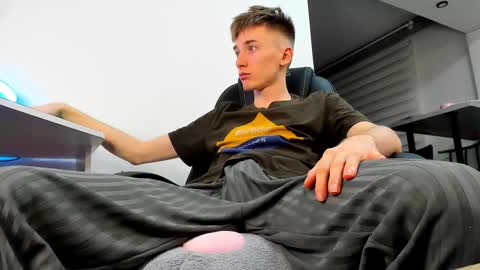 vibemygirl online show from February 19, 1:39 pm