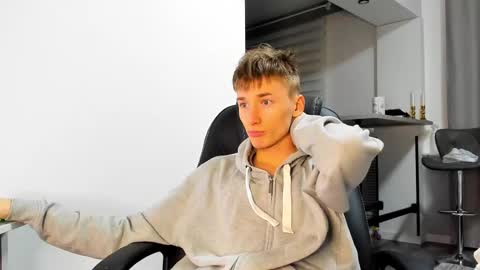 vibemygirl online show from March 5, 1:06 pm