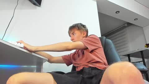 vibemygirl online show from February 8, 3:10 pm