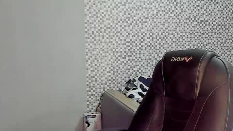 vibemygirl online show from September 17, 12:06 pm