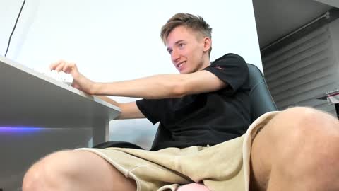 vibemygirl online show from December 14, 2:00 pm