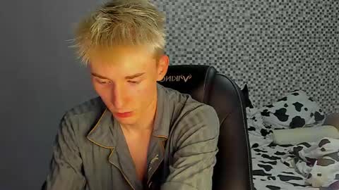 vibemygirl online show from September 18, 12:51 pm