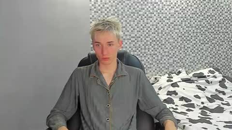 vibemygirl online show from September 16, 12:06 pm