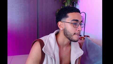 Vic online show from December 30, 9:40 pm