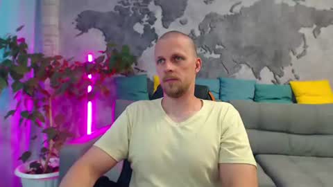 vikingchrisss online show from July 18, 11:04 am