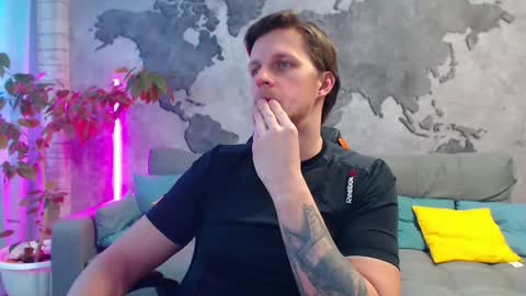 vikingchrisss online show from February 25, 11:11 am