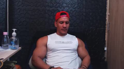 Viktor Herrera online show from November 11, 8:03 pm