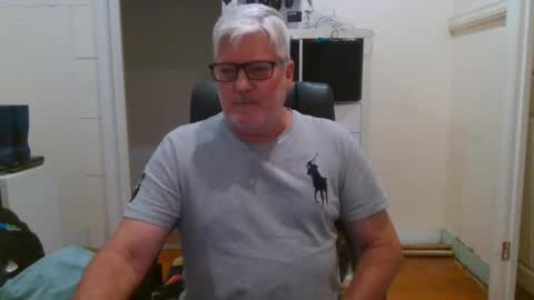 Snapshot of viper654321 chatting on December 22, 8:27 am viper654321 online show from December 22, 8:27 am