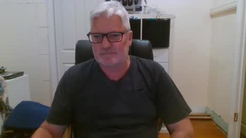 Snapshot of viper654321 chatting on February 5, 8:11 am viper654321 online show from February 5, 8:11 am