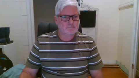 Snapshot of viper654321 chatting on December 25, 8:18 am viper654321 online show from December 25, 8:18 am