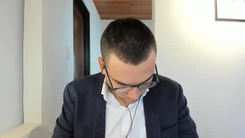 Vito Ferrer online show from February 5, 12:06 pm