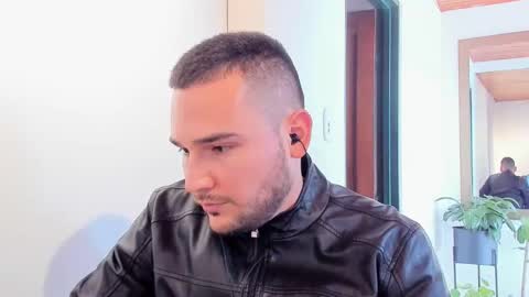 Vito Ferrer online show from February 18, 5:00 pm