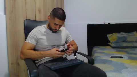 WALTER BROWN  online show from November 12, 8:47 pm