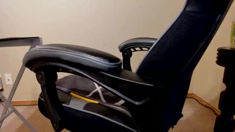 Suck daddys cock online show from November 20, 4:56 am