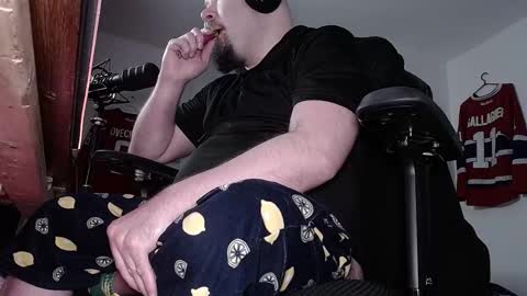 Snapshot of warno34 chatting on December 16, 7:00 pm Warno online show from December 16, 7:00 pm