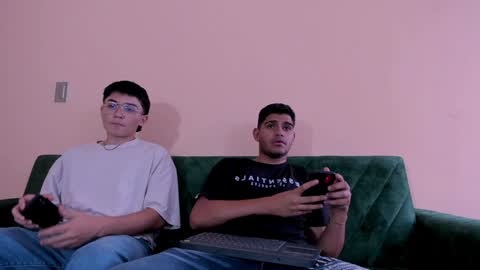 Snapshot of web_gammer_ chatting on January 7, 3:44 pm Jhonny Dick  his neighbors. online show from January 7, 3:44 pm