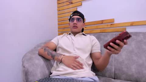 Snapshot of web_gammer_ chatting on September 23, 7:24 pm Jhonny Dick  his neighbors. online show from September 23, 7:24 pm