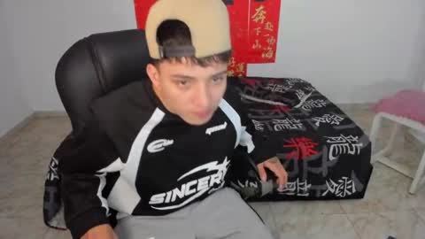 Wesley Boy online show from April 1, 7:22 pm