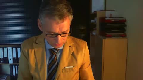 Snapshot of wetsuitedman chatting on February 16, 3:05 pm Franz online show from February 16, 3:05 pm