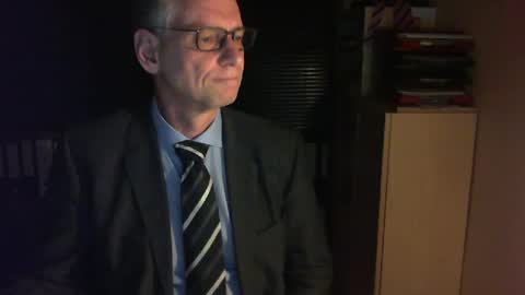 Snapshot of wetsuitedman chatting on February 13, 4:28 pm Franz online show from February 13, 4:28 pm