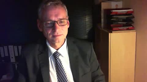 Snapshot of wetsuitedman chatting on October 23, 4:10 pm Franz online show from October 23, 4:10 pm