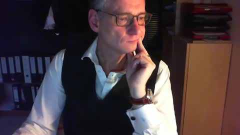 Snapshot of wetsuitedman chatting on December 26, 3:20 pm Franz online show from December 26, 3:20 pm