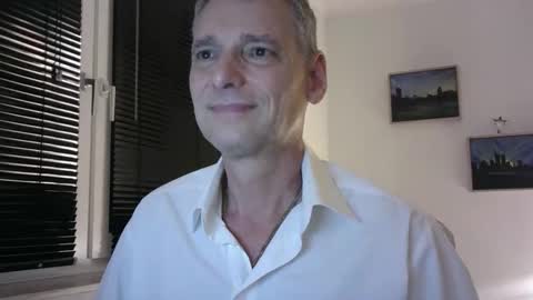 Snapshot of wetsuitedman chatting on October 6, 10:36 pm Franz online show from October 6, 10:36 pm