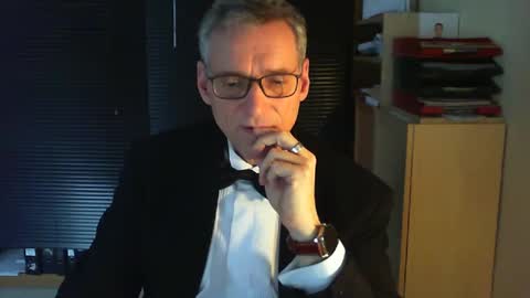 Snapshot of wetsuitedman chatting on December 23, 1:13 pm Franz online show from December 23, 1:13 pm