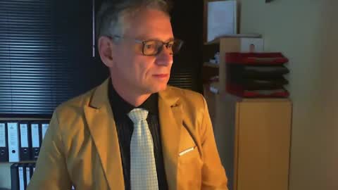 Snapshot of wetsuitedman chatting on February 19, 2:44 pm Franz online show from February 19, 2:44 pm