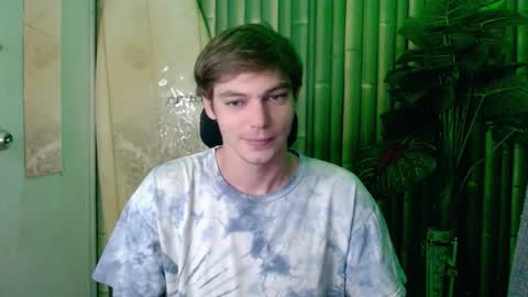 Snapshot of whiteboyinasia chatting on October 22, 11:47 am Christian online show from October 22, 11:47 am