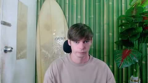 Snapshot of whiteboyinasia chatting on October 5, 8:29 am Christian online show from October 5, 8:29 am