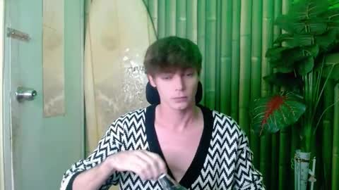 Snapshot of whiteboyinasia chatting on October 19, 10:51 am Christian online show from October 19, 10:51 am