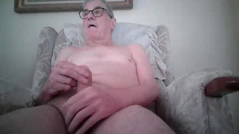 whitebriefs009 online show from November 10, 10:42 am