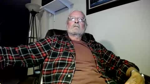 whofcares2 online show from May 4, 1:18 am