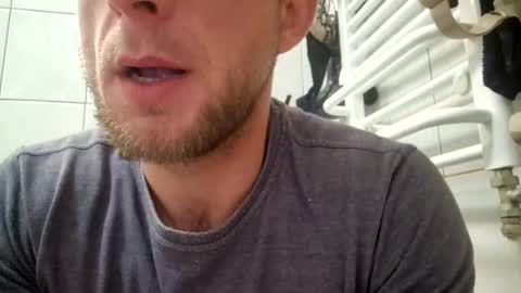 Snapshot of wildmike93 chatting on October 18, 10:37 pm wildmike93 online show from October 18, 10:37 pm