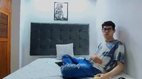 Snapshot of wolfan_sky chatting on February 10, 11:15 am  W O L F  online show from February 10, 11:15 am