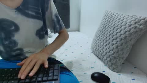 Snapshot of wolfan_sky chatting on March 5, 11:38 am  W O L F  online show from March 5, 11:38 am