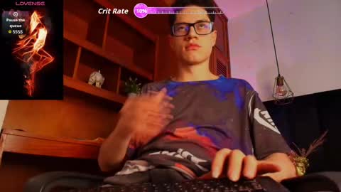 Snapshot of wolfan_sky chatting on October 3, 12:10 pm  W O L F  online show from October 3, 12:10 pm