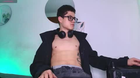  W O L F  online show from February 27, 1:01 pm