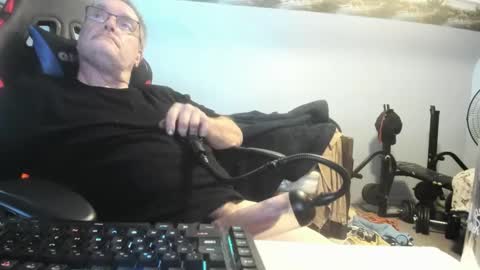 Snapshot of wowsers2022 chatting on October 6, 4:55 pm wowsers2022 online show from October 6, 4:55 pm