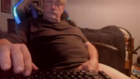 Snapshot of wowsers2022 chatting on October 9, 1:21 am wowsers2022 online show from October 9, 1:21 am