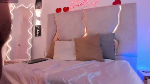 ISSANDER online show from March 7, 10:32 pm