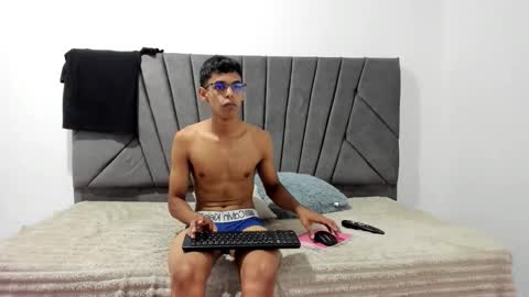 xkevinm online show from October 10, 8:02 pm