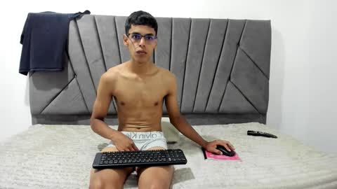 xkevinm online show from October 12, 7:19 pm