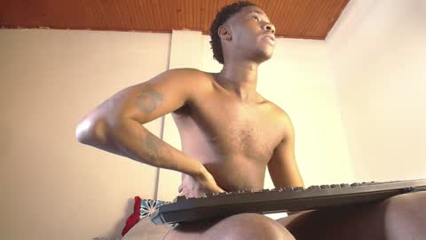 SHIPYBLUNT  INDEPENDENT MODEL online show from January 20, 9:53 pm