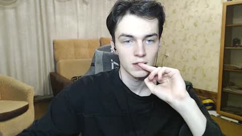 traqqq online show from December 13, 9:30 pm