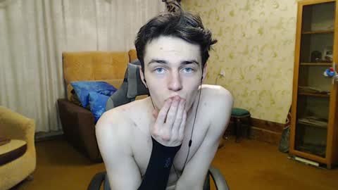 traqqq online show from December 17, 9:16 pm